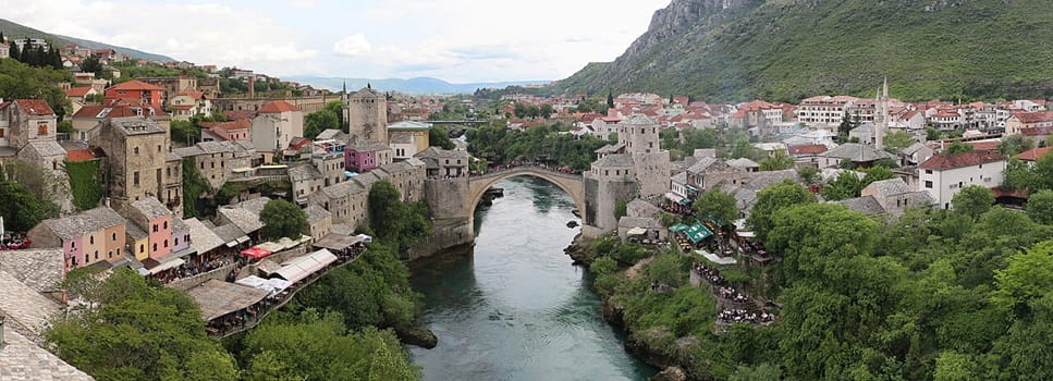 Mostar ve Tarihi Köprü (Stari Most)