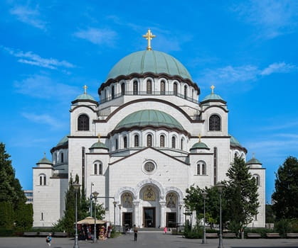 Sava Katedrali ve Modern Belgrad